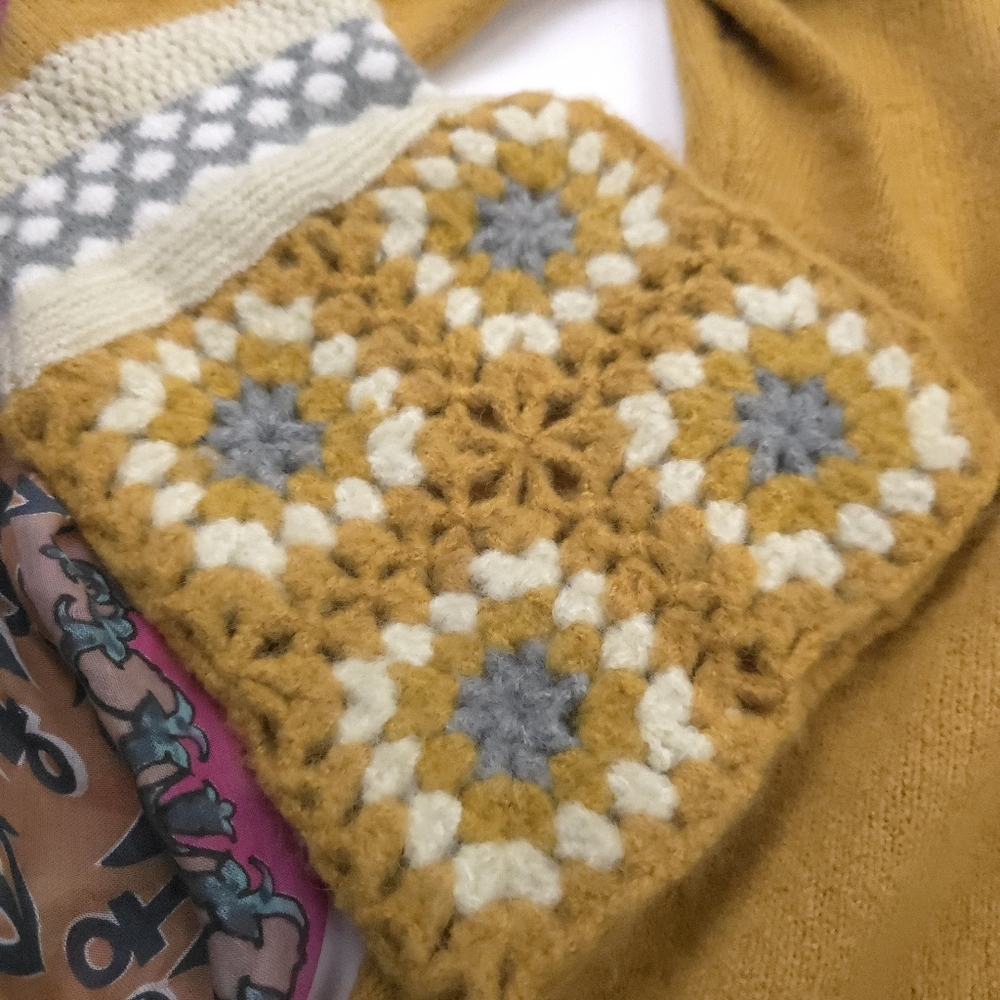 New Lulu's Mustard Turtleneck Embroidered Sweater Dress Sz S - Picture 5 of 11